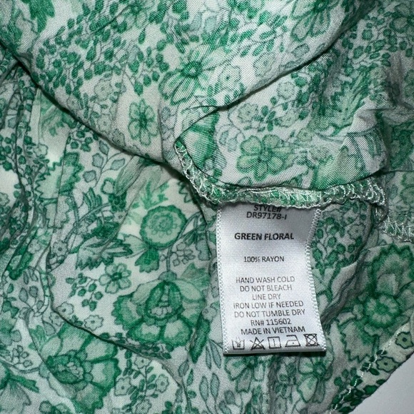 Lush Women’s Dress Size L Green Floral Smocked Bodice Sleeveless Tiered Midi - Picture 3 of 6